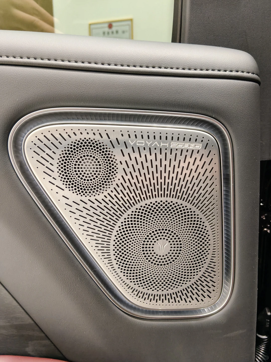 岚图泰山SUV实拍｜这设计感直接戳中审美心