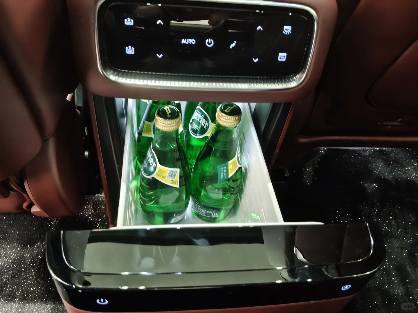 岚图泰山SUV实拍｜这设计感直接戳中审美心