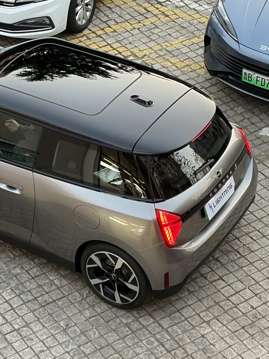 找到了电动minicooper的本命色了！！！