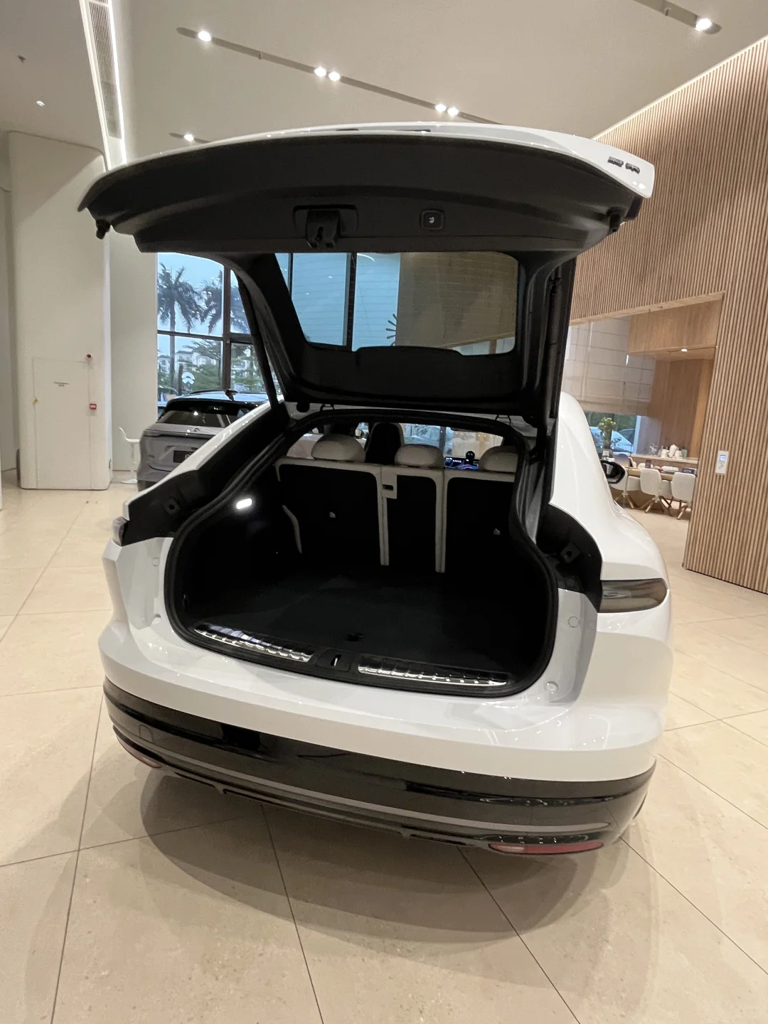 为什么蔚来EC6卖不过特斯拉和小米？