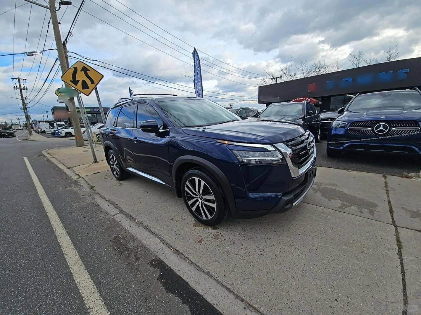 纽约2023款日产 探路者 三排豪华SUV