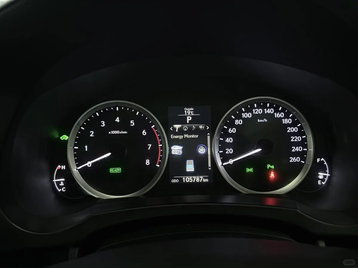 雷克萨斯IS 300H混动，盲点监测，雷达巡航