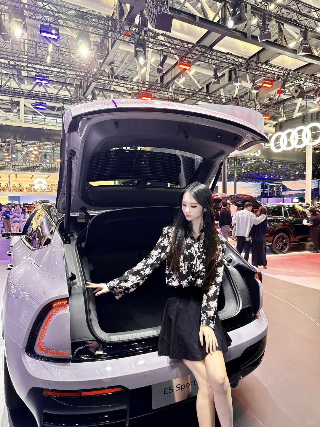 看奥迪新电动，直接被郑钦文同款戳中！