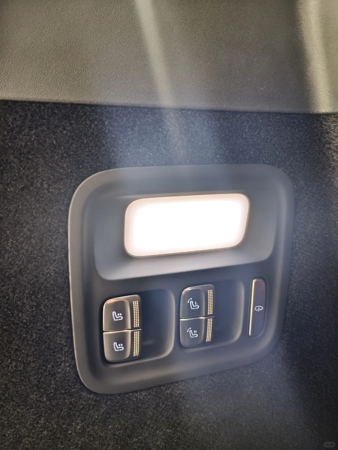 岚图泰山SUV实拍｜这设计感直接戳中审美心