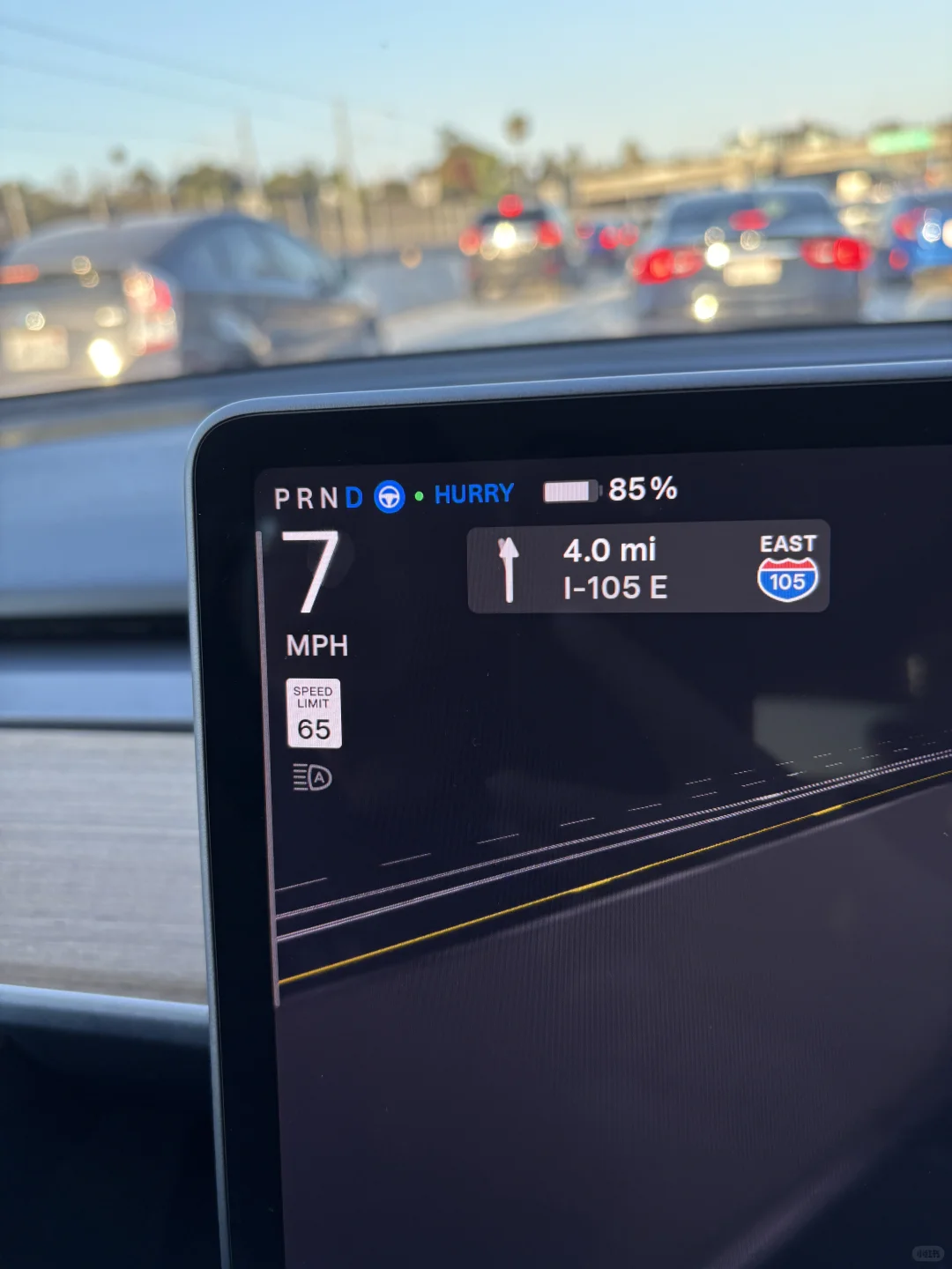 终于等到特斯拉自动驾驶了哈