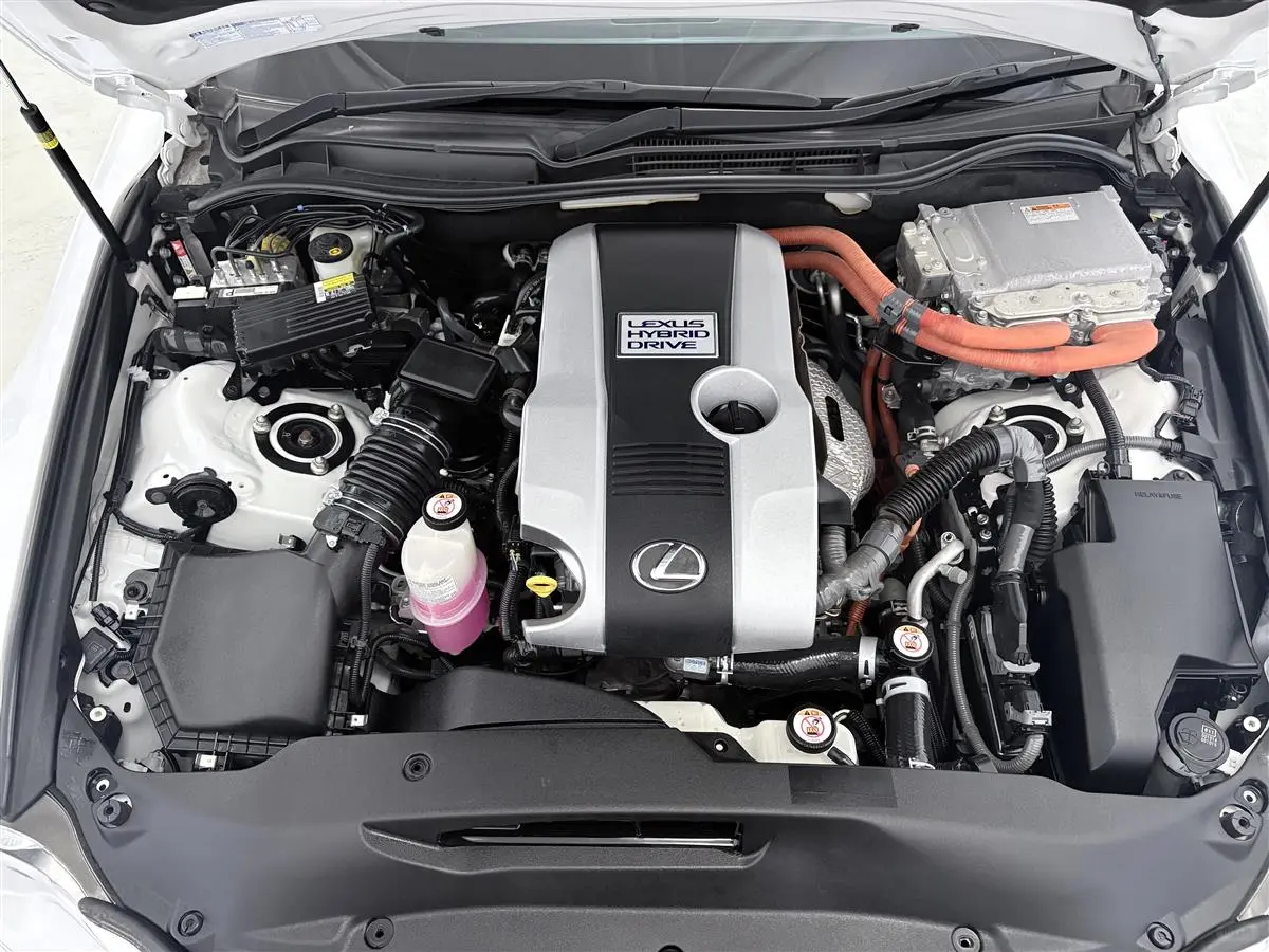 雷克萨斯IS 300H混动，盲点监测，雷达巡航