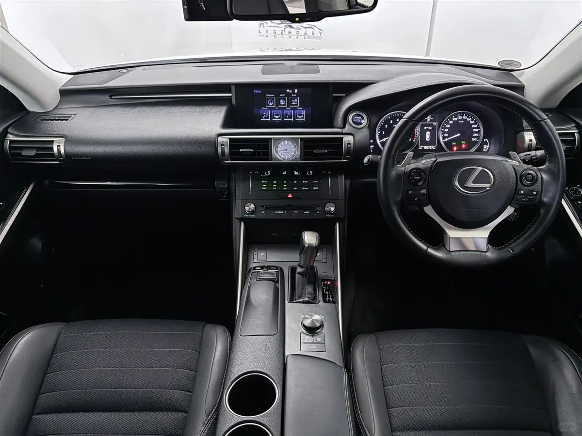 雷克萨斯IS 300H混动，盲点监测，雷达巡航