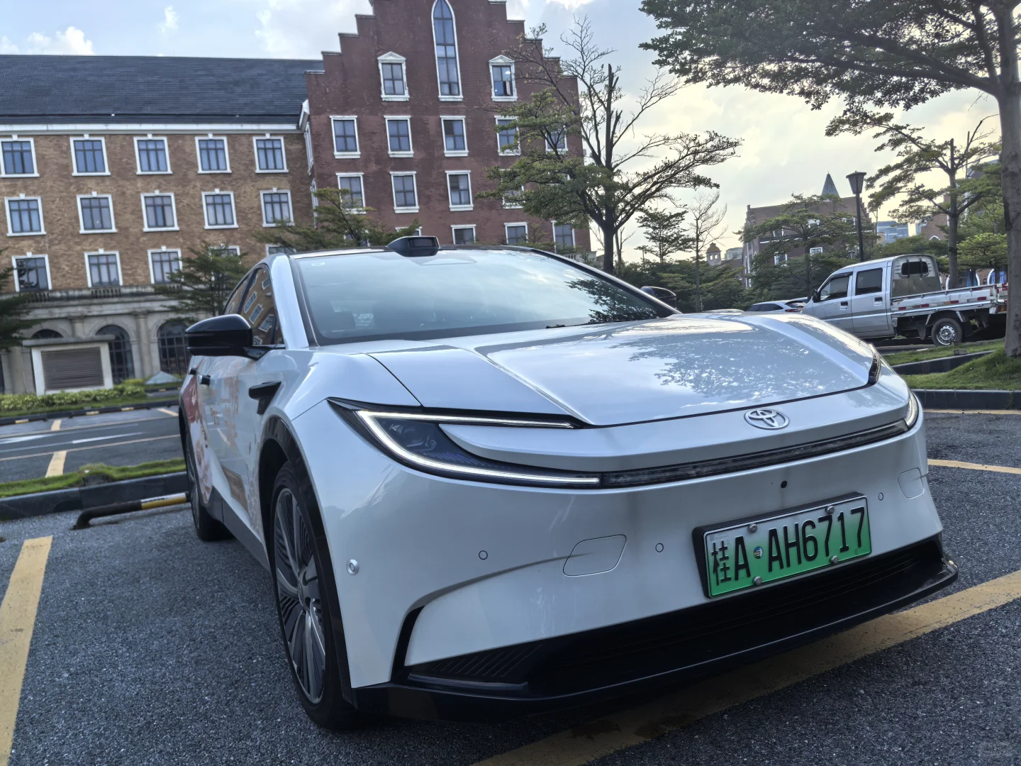 丰田bZ5：未来已来，电动新宠