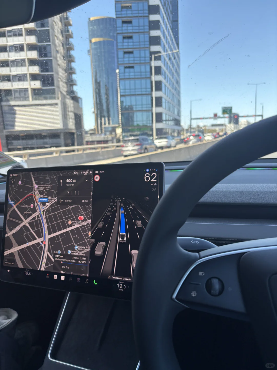 终于等到特斯拉自动驾驶了哈