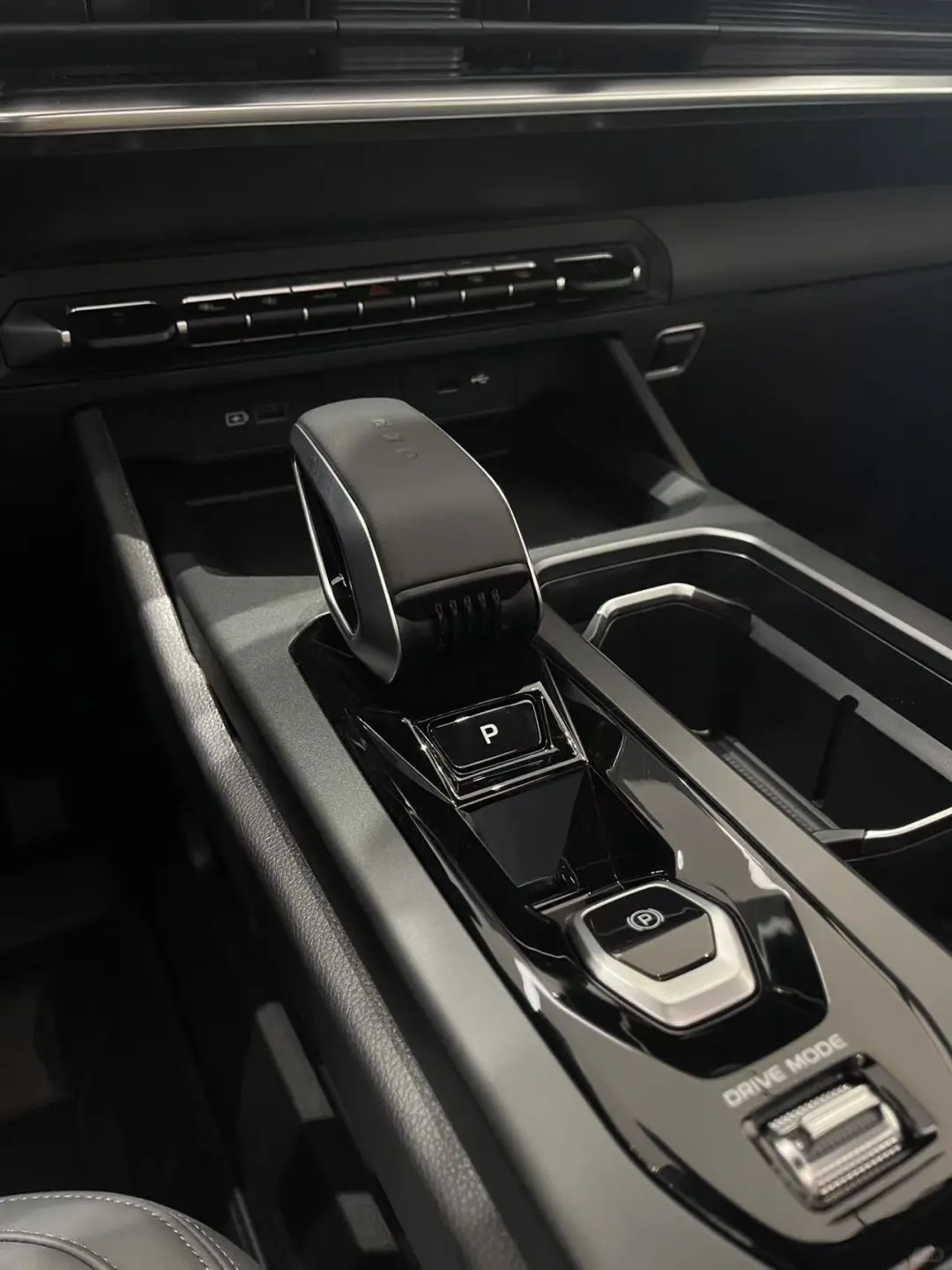 吉利第三代豪越L🔥8.99万起拿下中型SUV