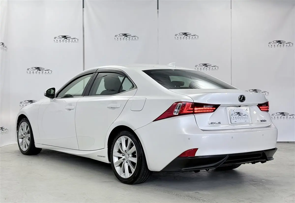 雷克萨斯IS 300H混动，盲点监测，雷达巡航