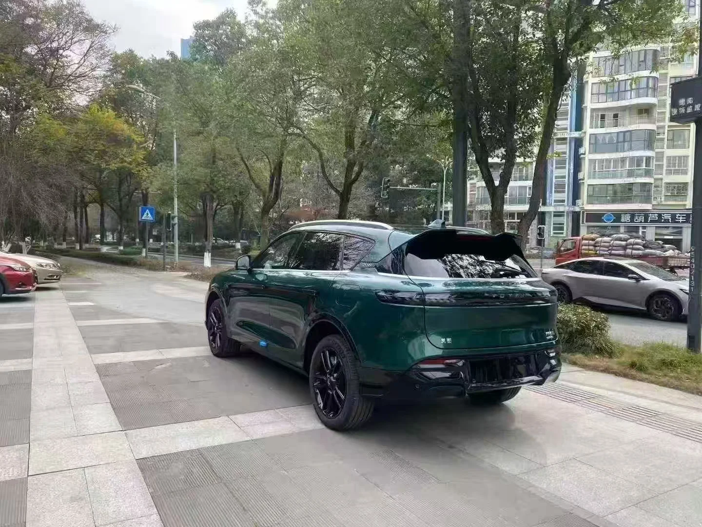 岚图FREE十几万W拿下全能显眼包SUV