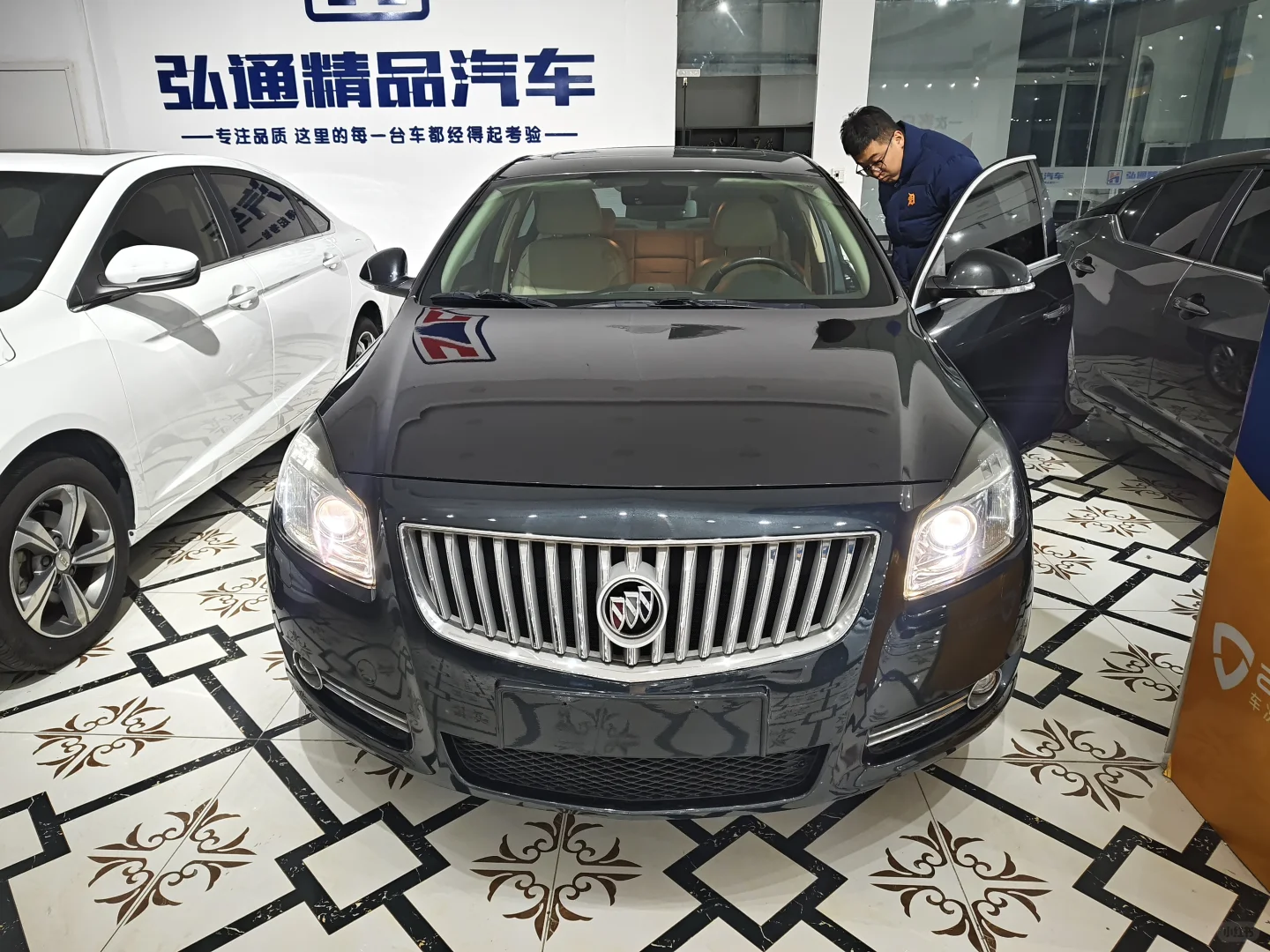 3w开走别克轿车