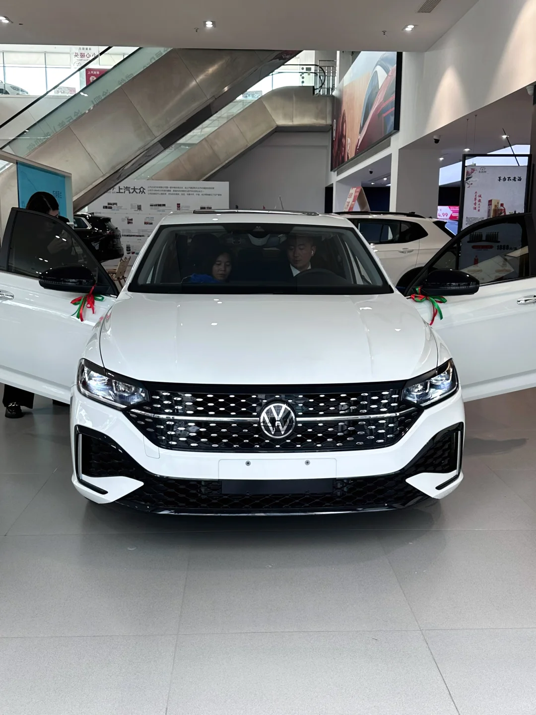 朗逸看了实车真的很喜欢白色，今天提车！