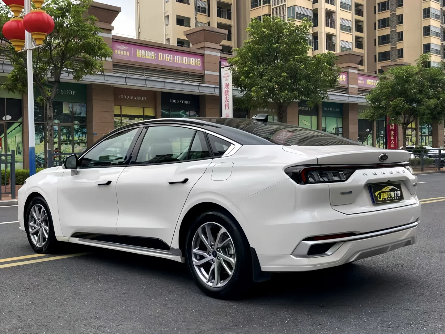 急出女神男神的神车 22款蒙迪欧白色豪华