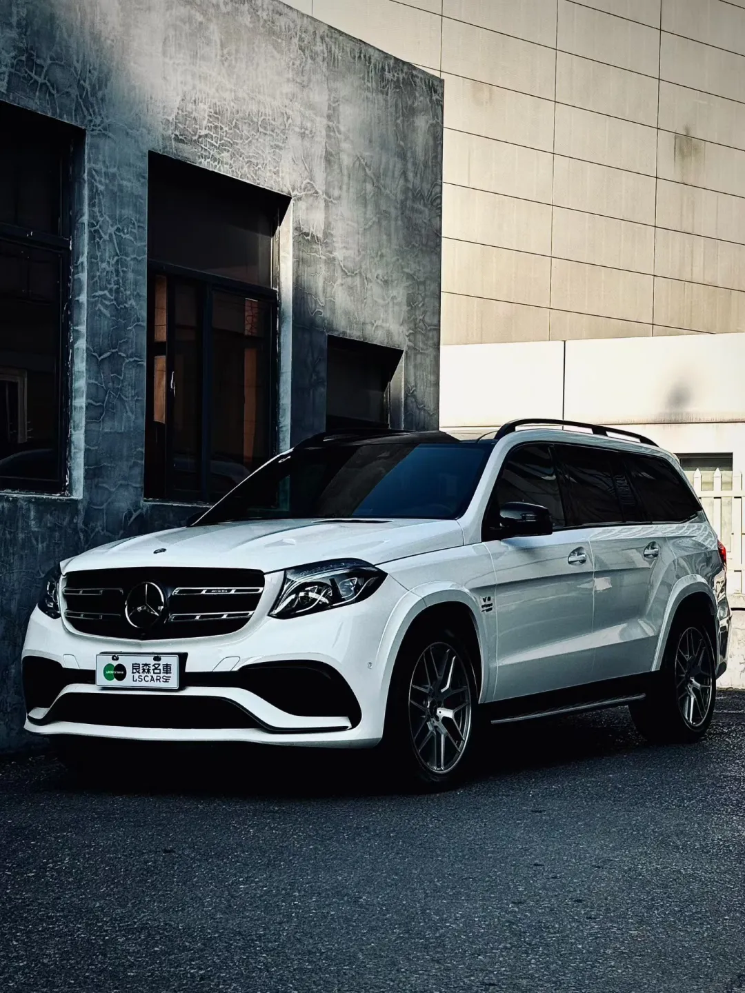 用全尺寸SUV玩转性能是啥体验