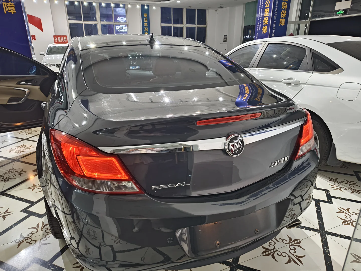 3w开走别克轿车