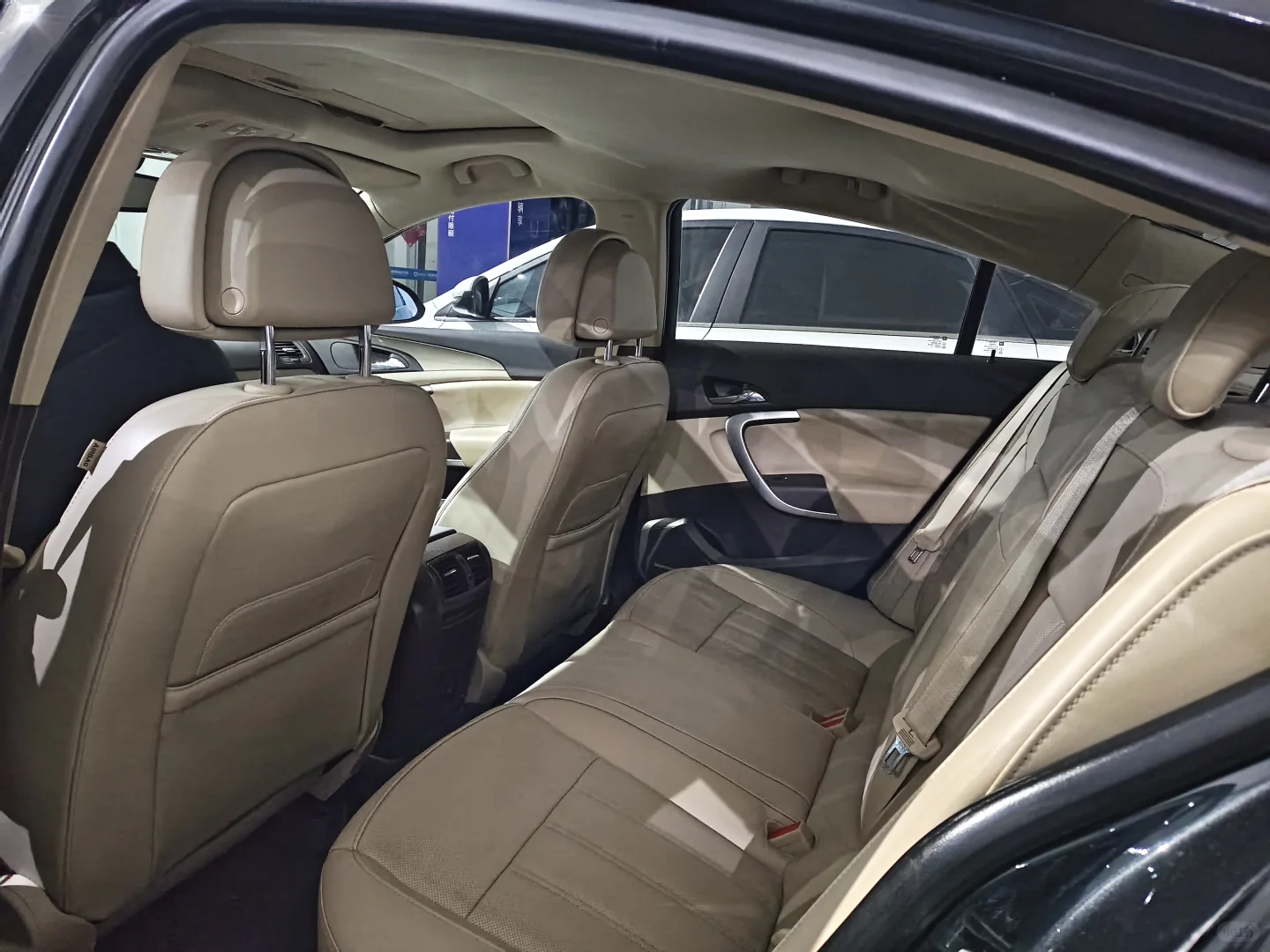 3w开走别克轿车