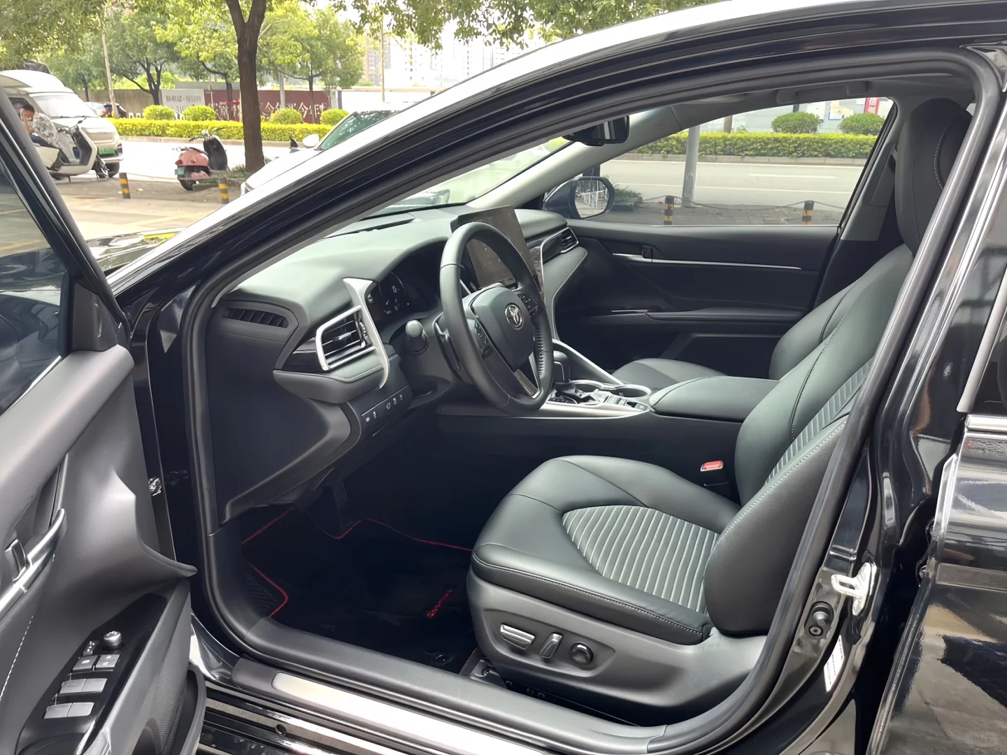 急售2023款2.0S骑士版凯美瑞