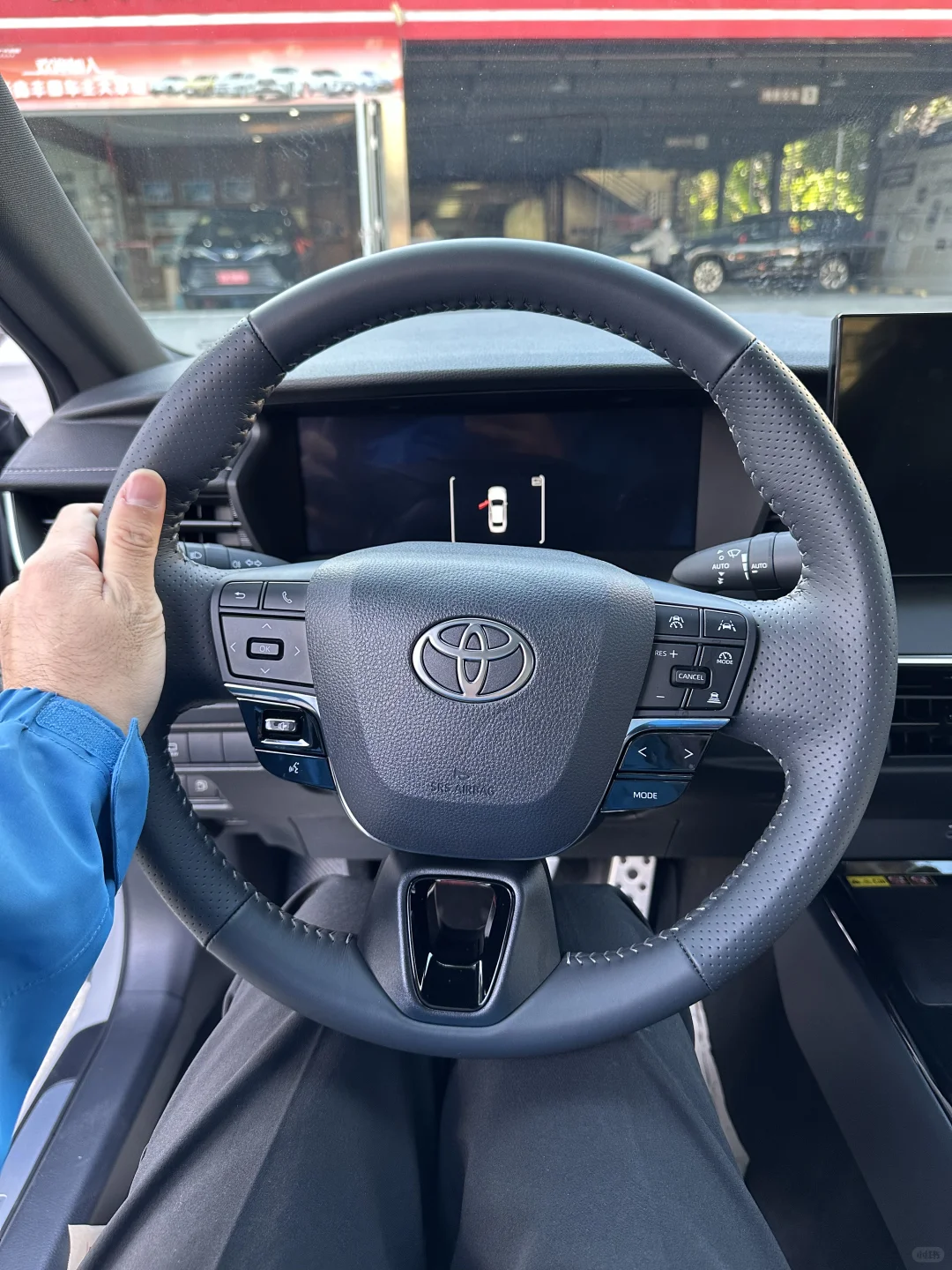 00后男大毕业，爸妈力挺👋付5W提26款凯美瑞