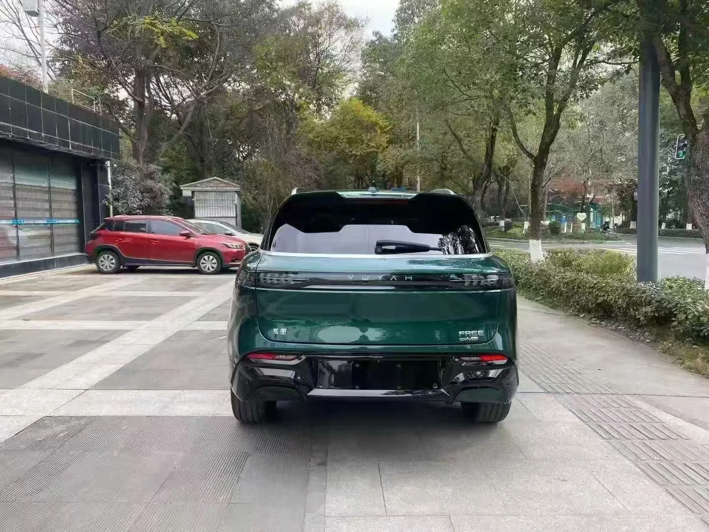 岚图FREE十几万W拿下全能显眼包SUV