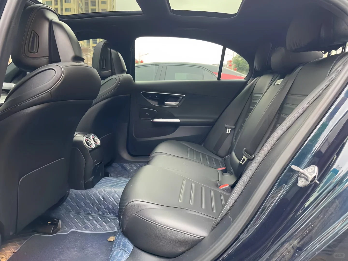 个人急出2022款奔驰C260L 运动版 祖母绿