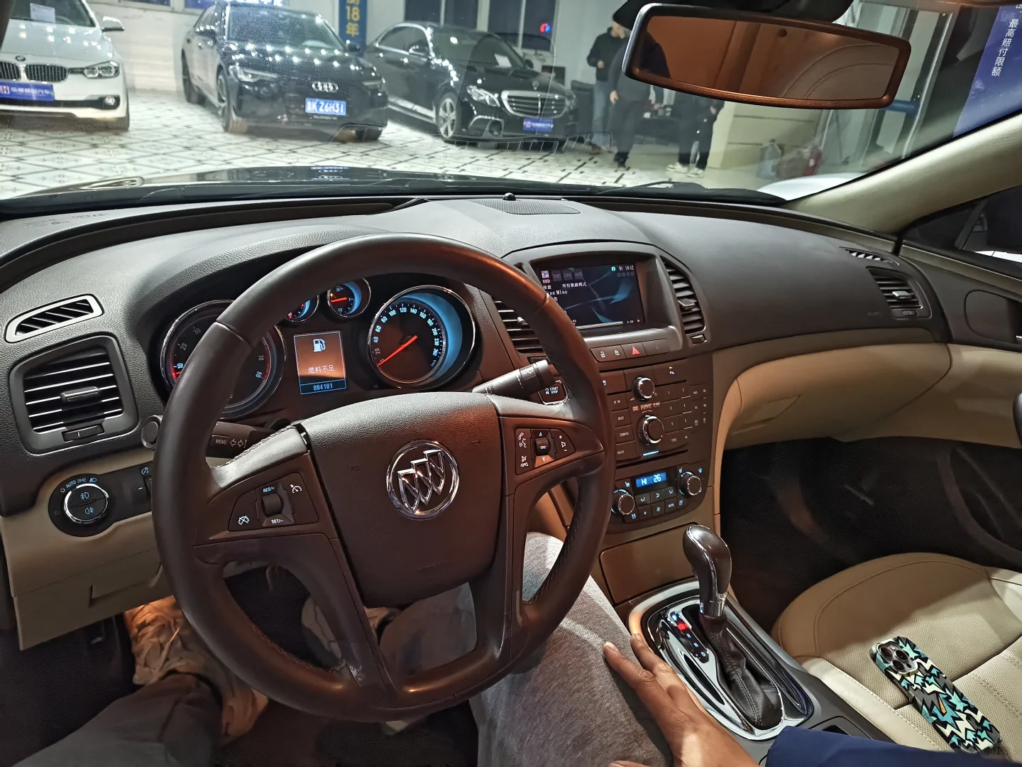 3w开走别克轿车