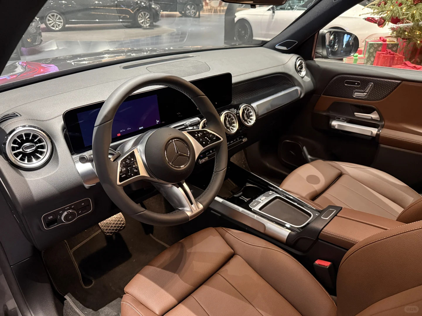 EQB 260 纯电SUV ｜一口价18.8w