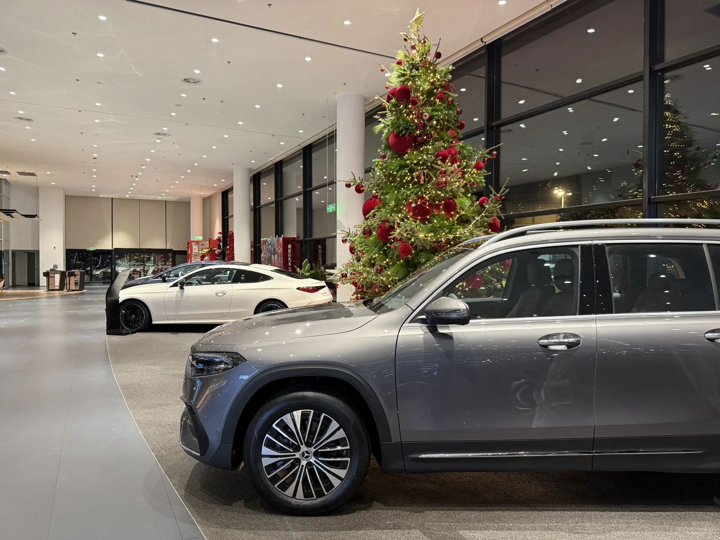 EQB 260 纯电SUV ｜一口价18.8w