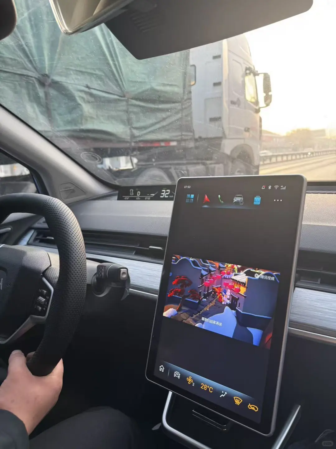 23年8年哪吒V续航400、车况很好，3W➕开走