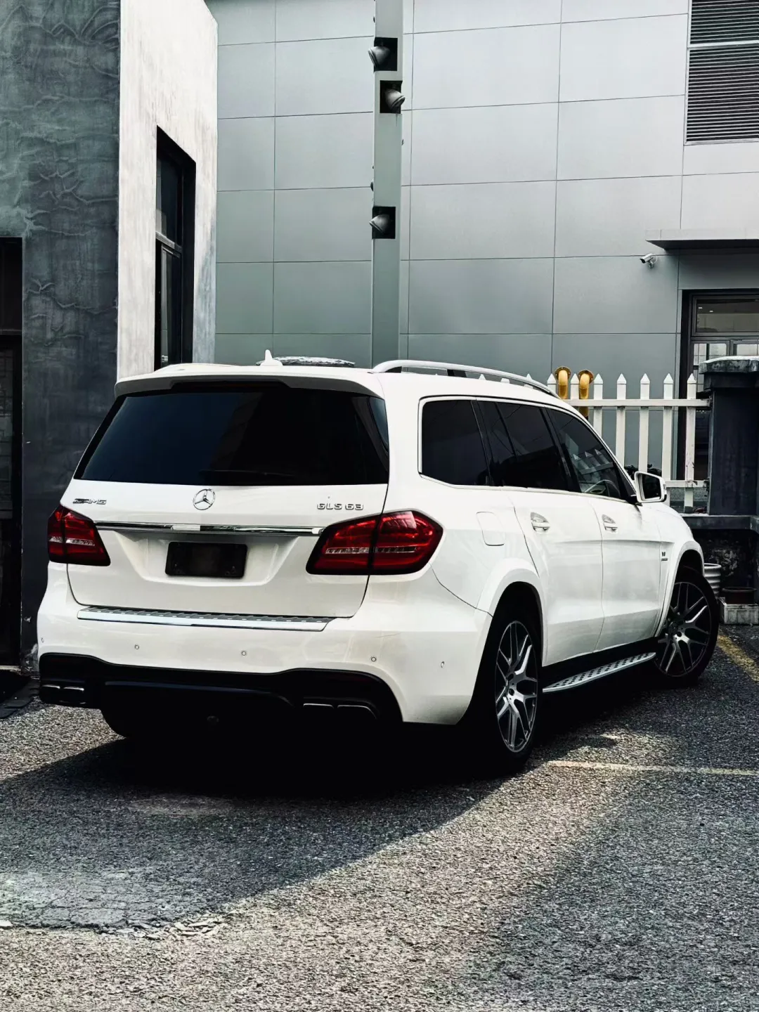 用全尺寸SUV玩转性能是啥体验