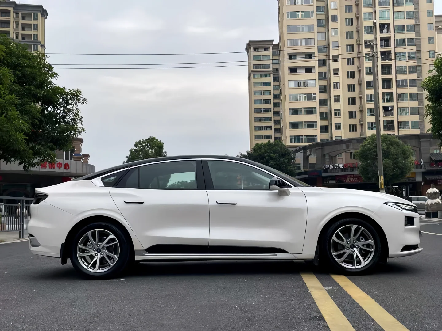 急出女神男神的神车 22款蒙迪欧白色豪华