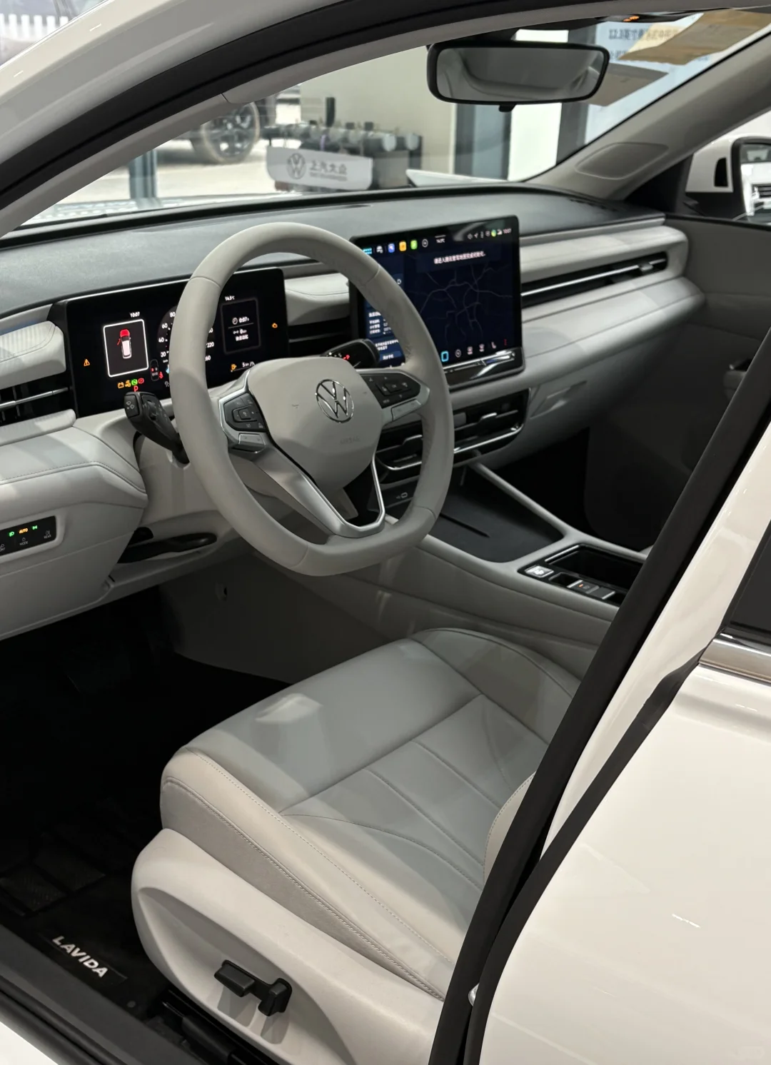 油车 内饰也这么好看了？？？