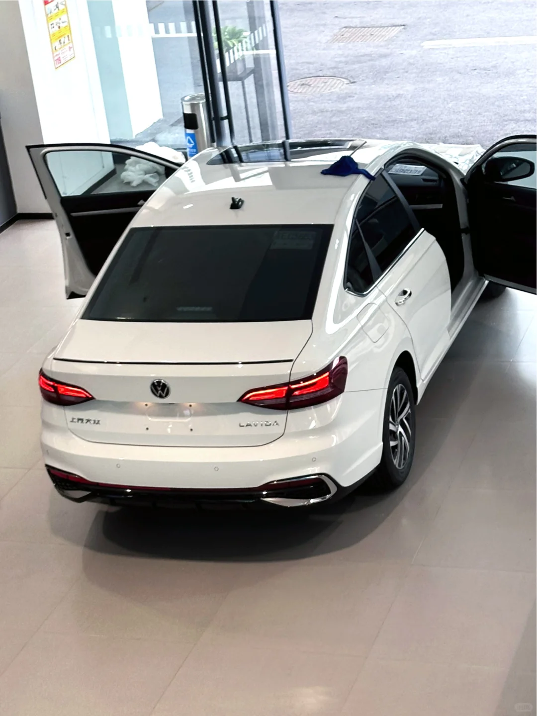 朗逸看了实车真的很喜欢白色，今天提车！