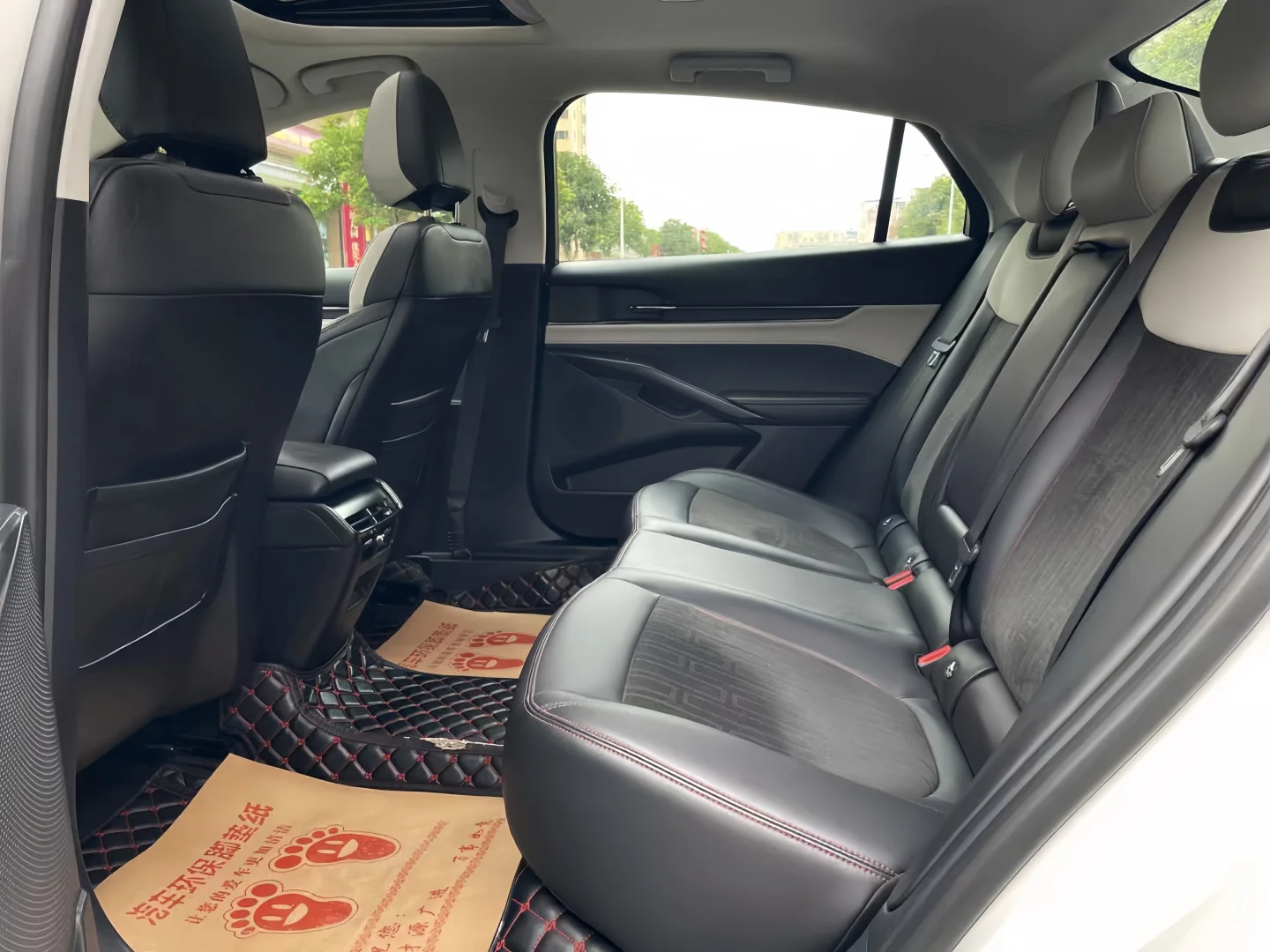 急出女神男神的神车 22款蒙迪欧白色豪华