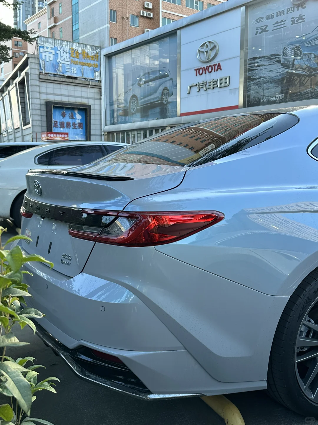 00后男大毕业，爸妈力挺👋付5W提26款凯美瑞