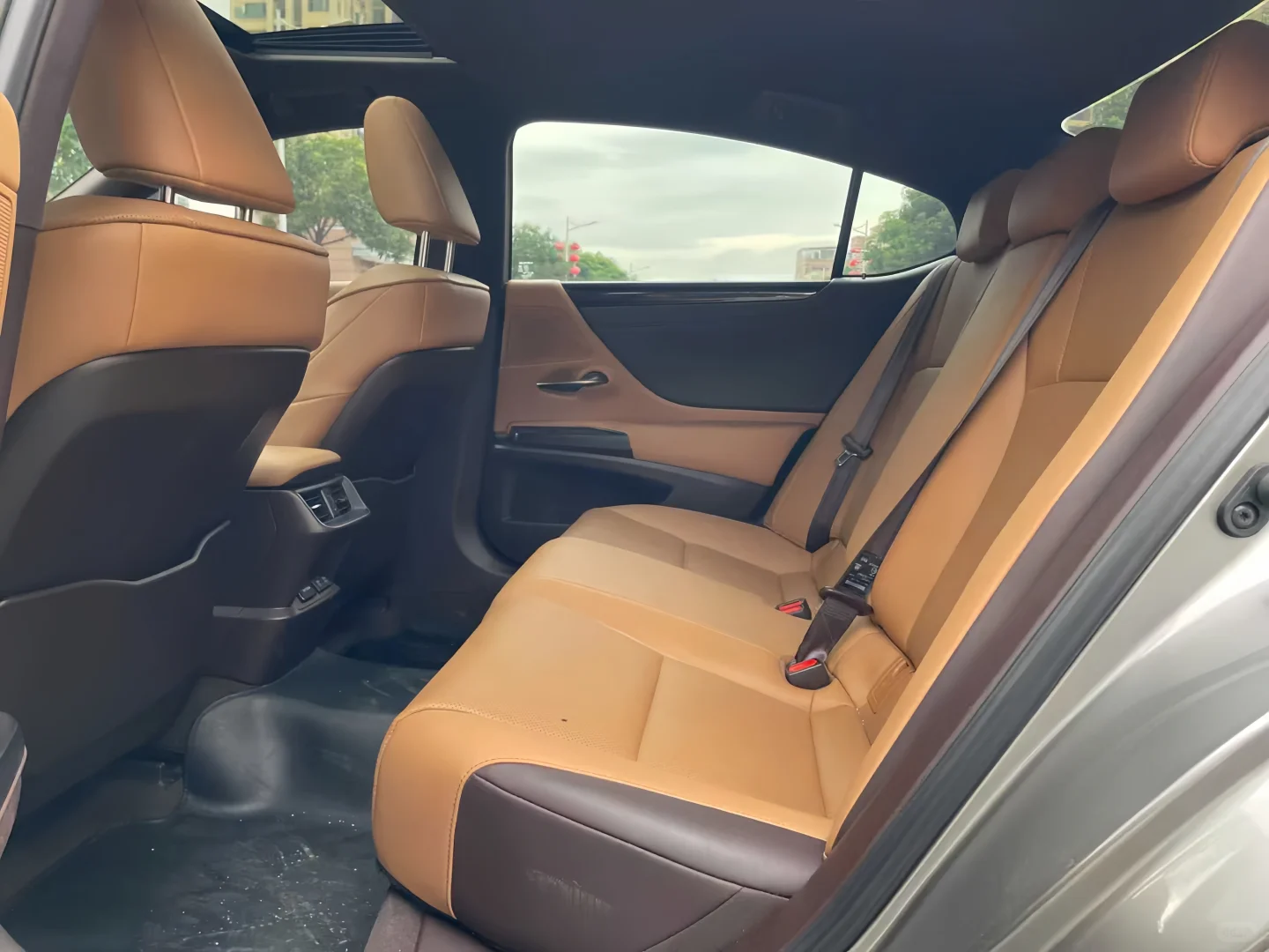 出售自用21年雷克萨斯ES200