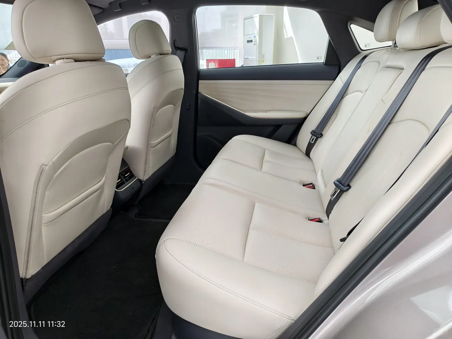 N6上市发布新能源家用轿车!