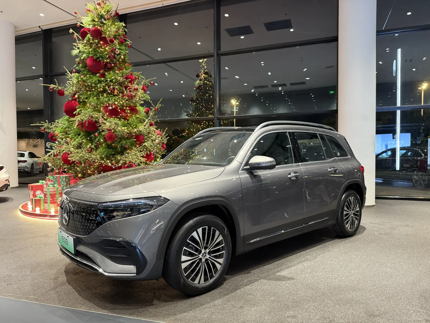 EQB 260 纯电SUV ｜一口价18.8w