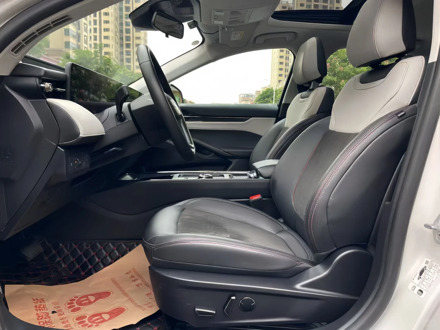 急出女神男神的神车 22款蒙迪欧白色豪华