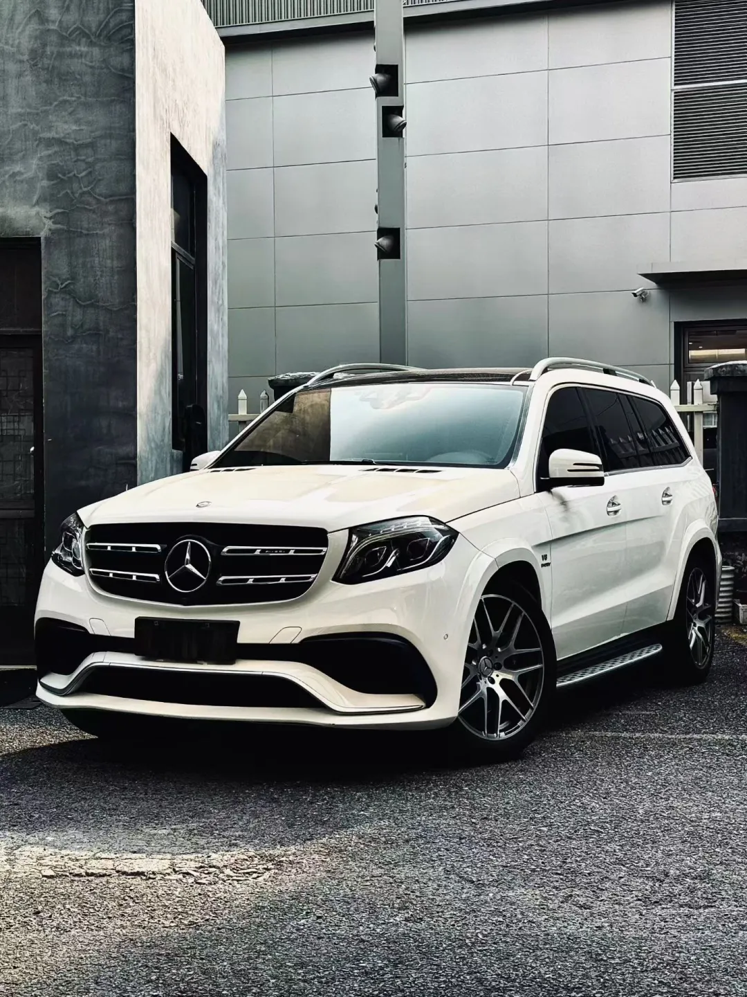 用全尺寸SUV玩转性能是啥体验