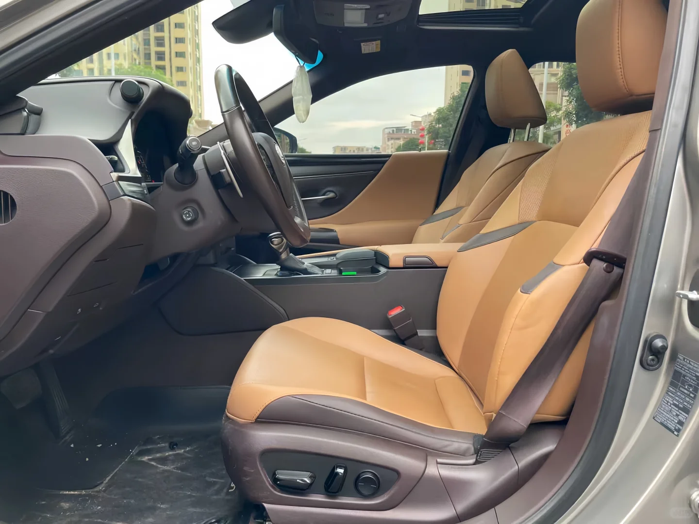 出售自用21年雷克萨斯ES200