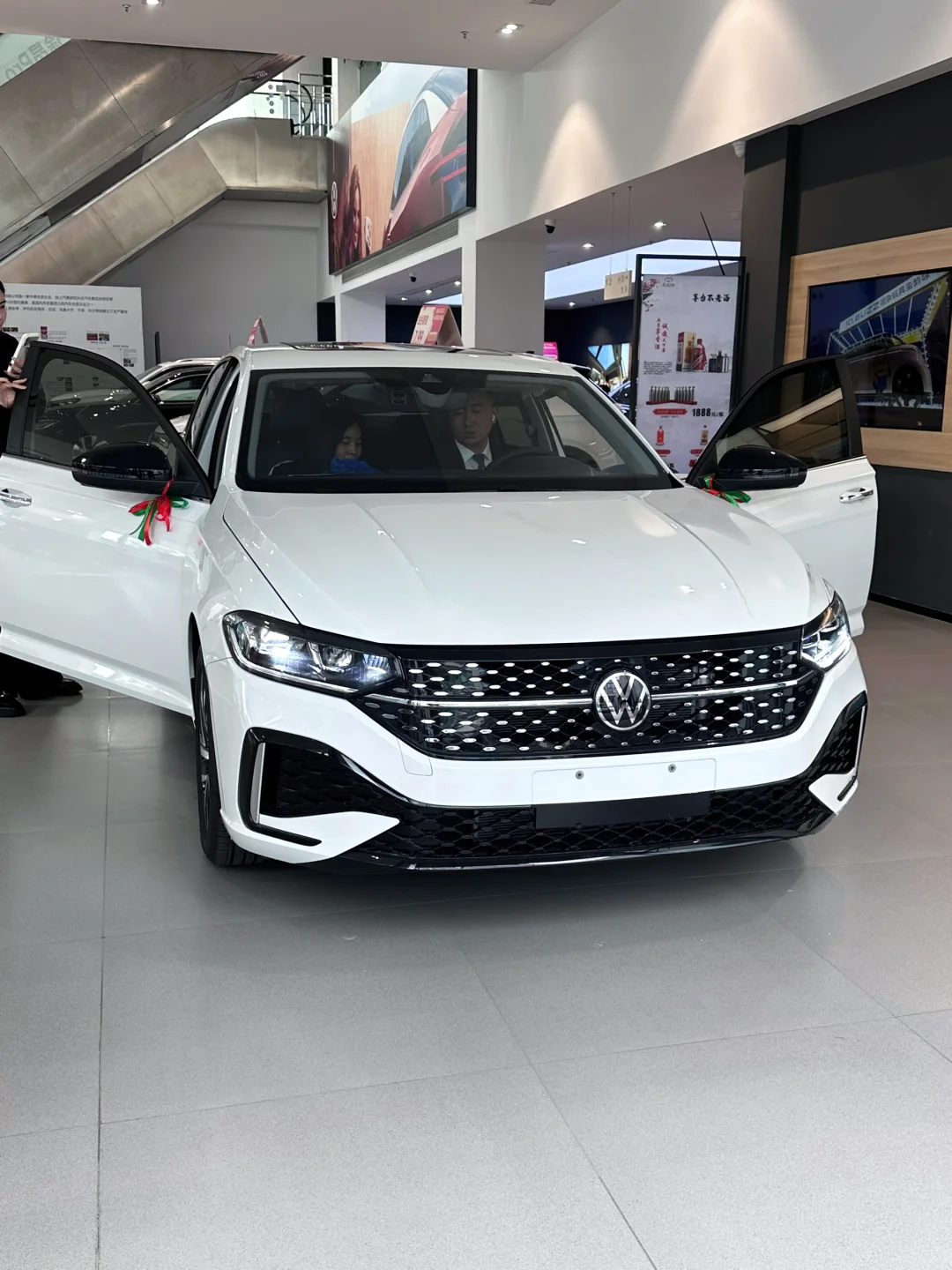 朗逸看了实车真的很喜欢白色，今天提车！