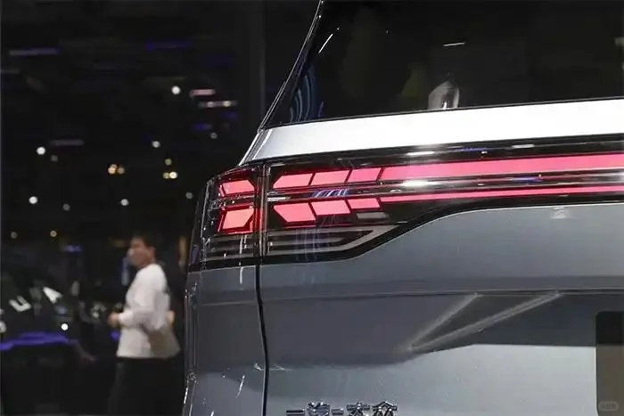 全新揽境高速增强辅助，让驾驶更简单😜