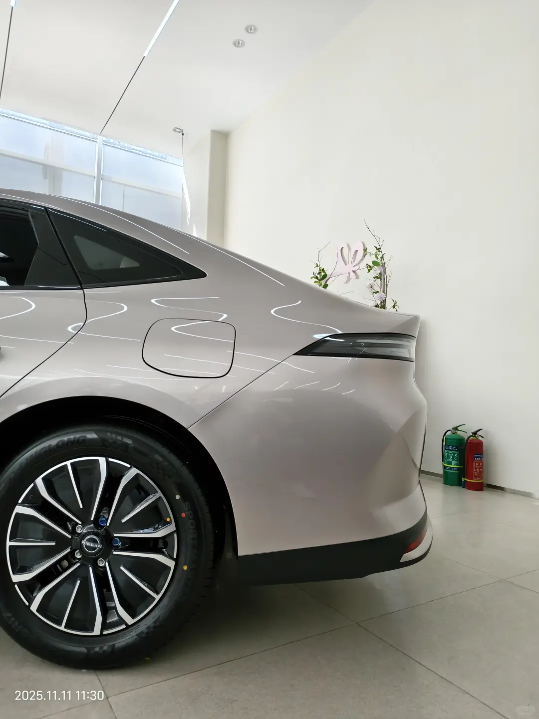 N6上市发布新能源家用轿车!