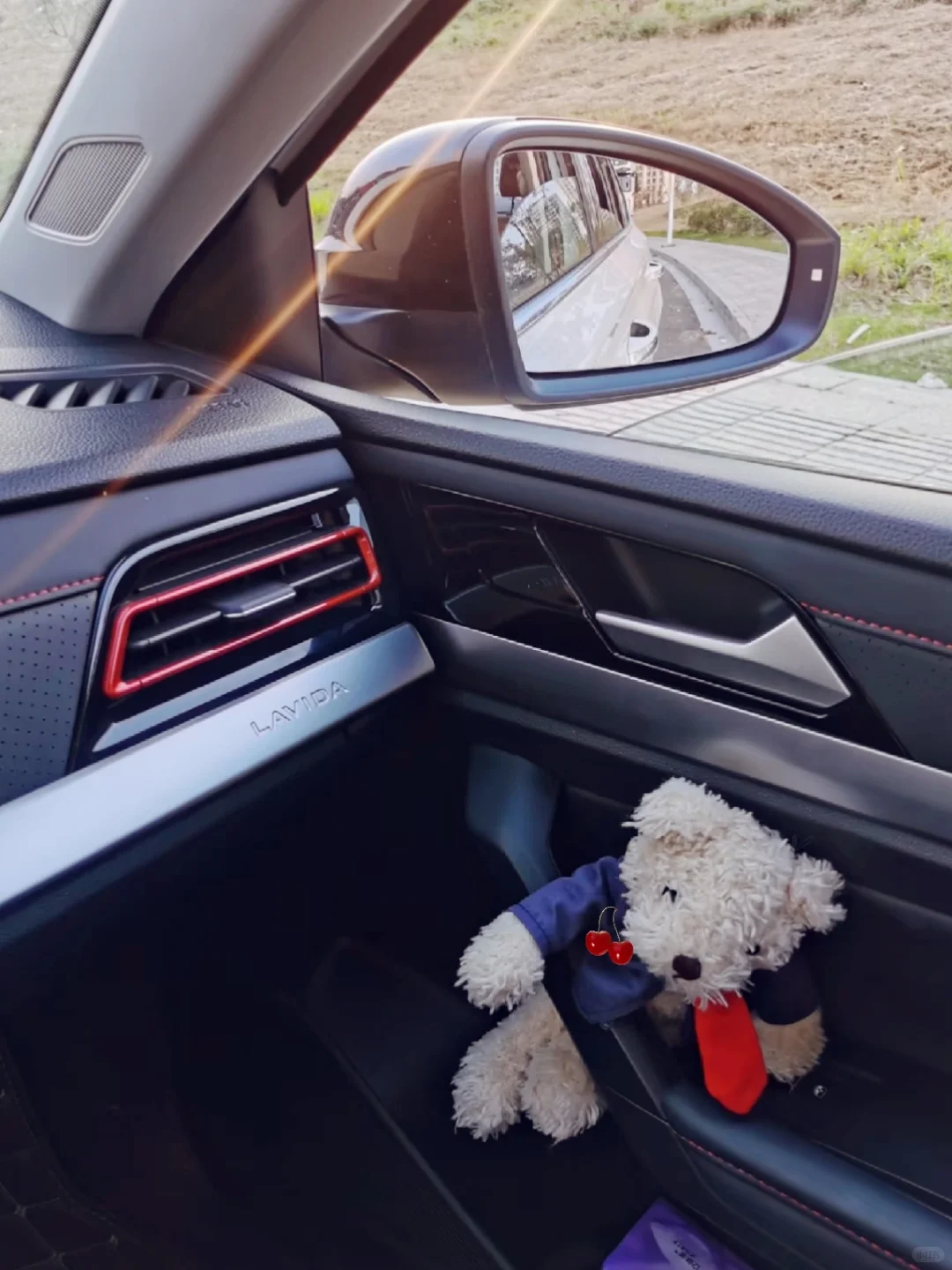 普通女生有辆1.5t朗逸，真的很满意了