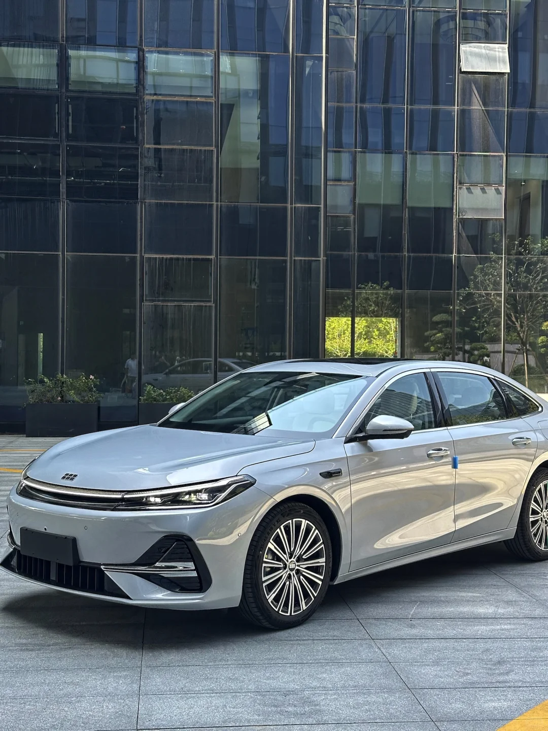 喔，终于看到银河A7实车了，猜猜价格