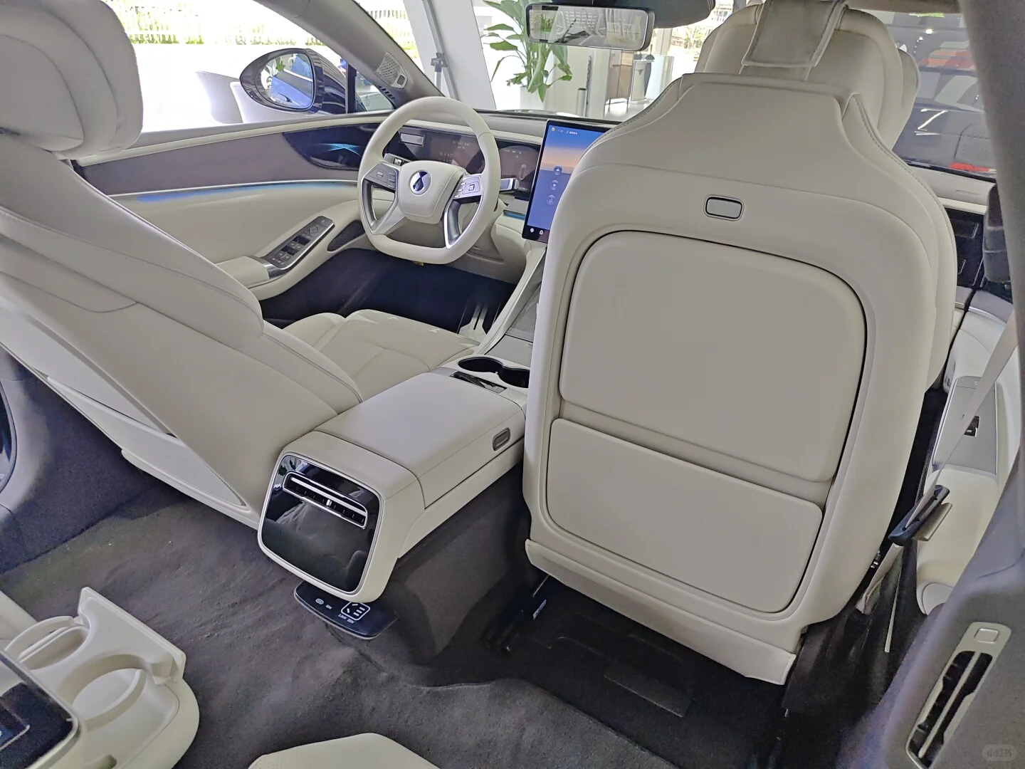 颜值与实力并存的轿跑车、颜值与实力并存！