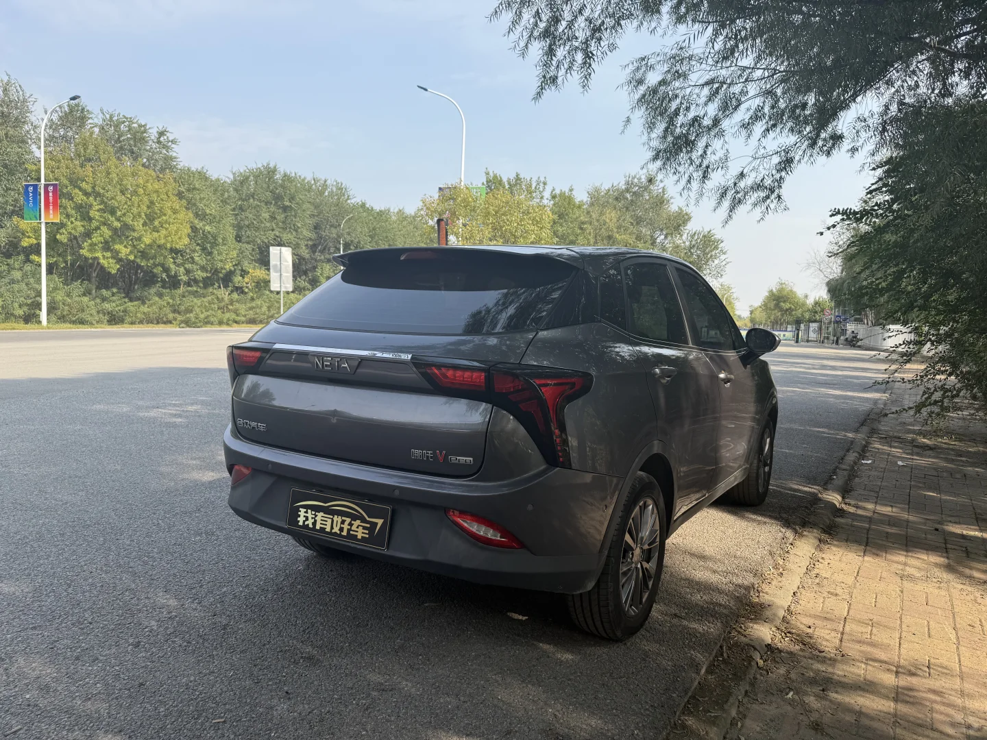 22年带辅助驾驶哪吒v400