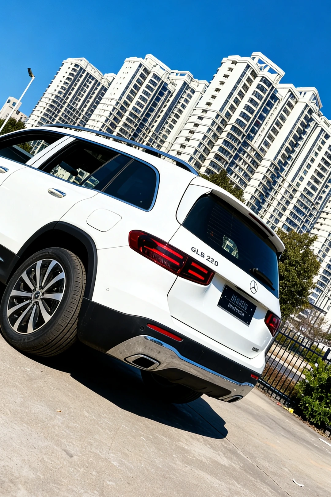 20多万买七座豪华SUV，到底值不值？